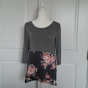 ELOGES GREY PINK FLORAL 3/4 SLEEVE HI LO TUNIC SIZE SMALL